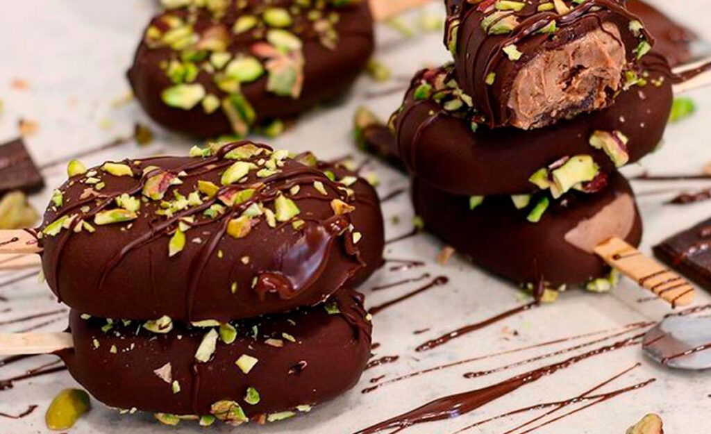 Helado saludable de chocolate y pistachos